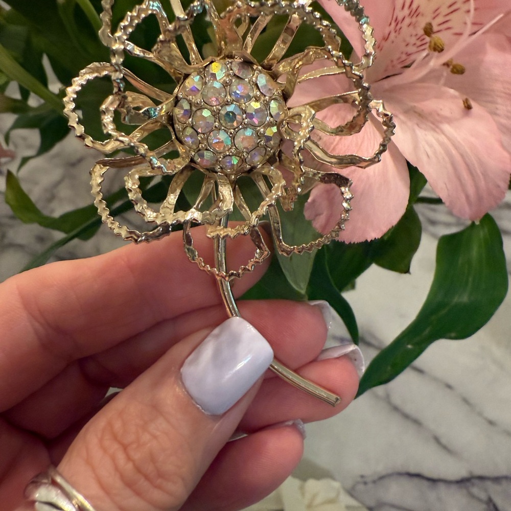 Sarah Coventry AB Crystal Gold Floral Brooch and Earring Set - Picture 4 of 6